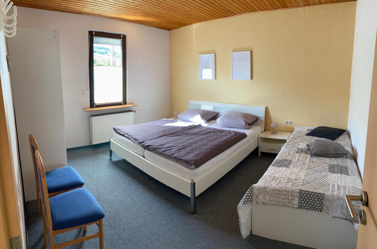 Burg  Ferienwohnung Metzen מראה חיצוני תמונה