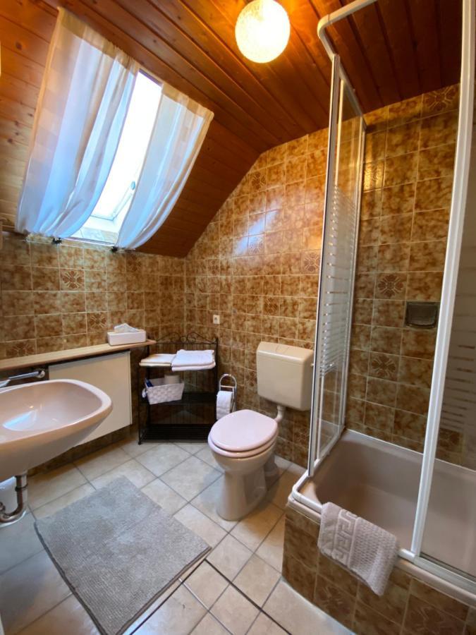 Burg  Ferienwohnung Metzen מראה חיצוני תמונה