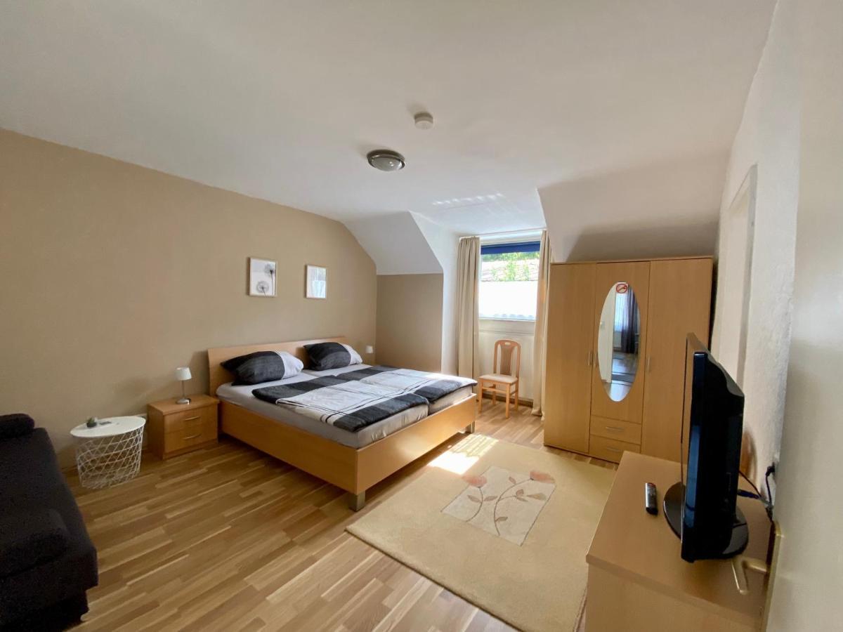 Burg  Ferienwohnung Metzen מראה חיצוני תמונה
