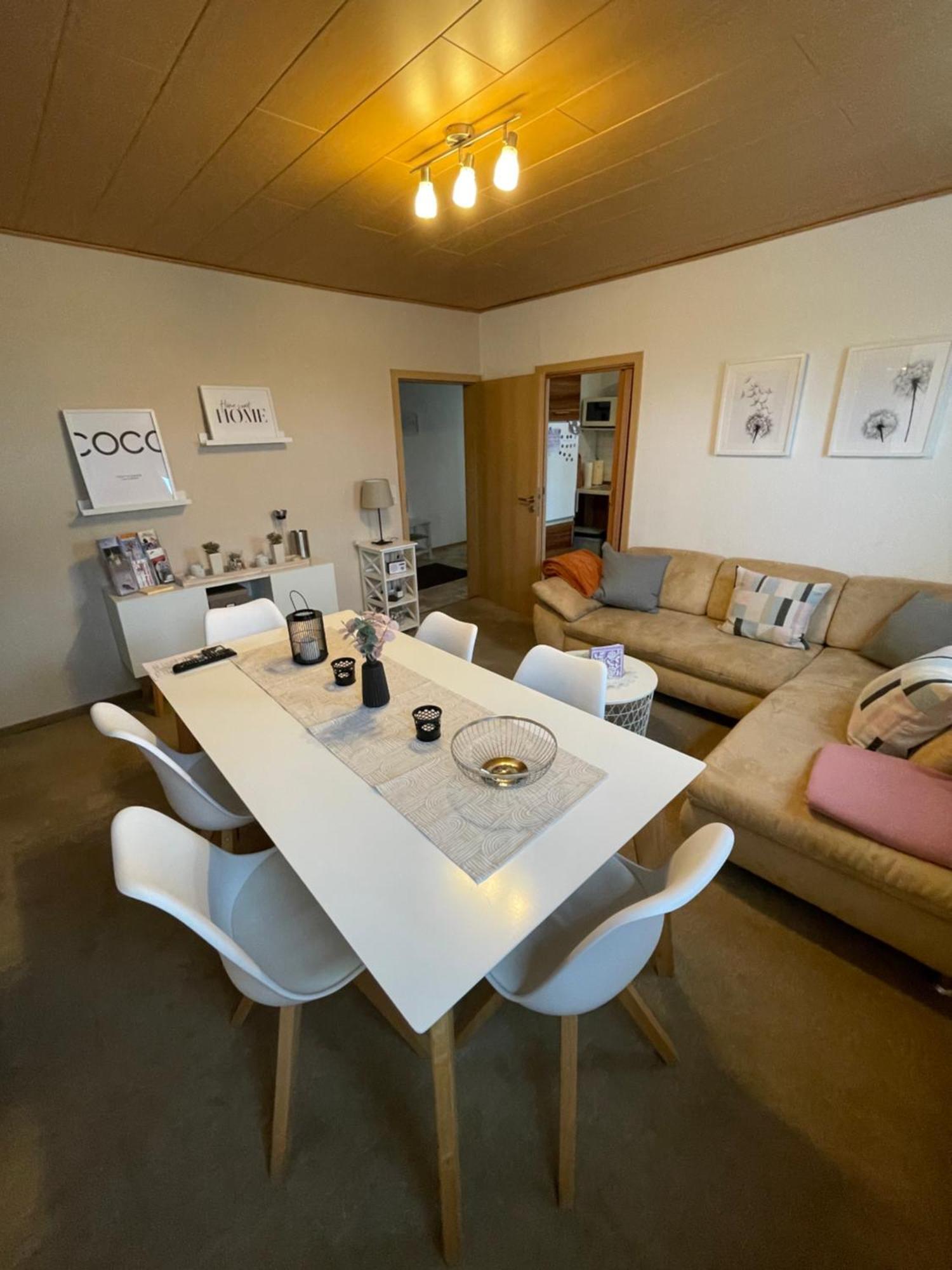 Burg  Ferienwohnung Metzen מראה חיצוני תמונה