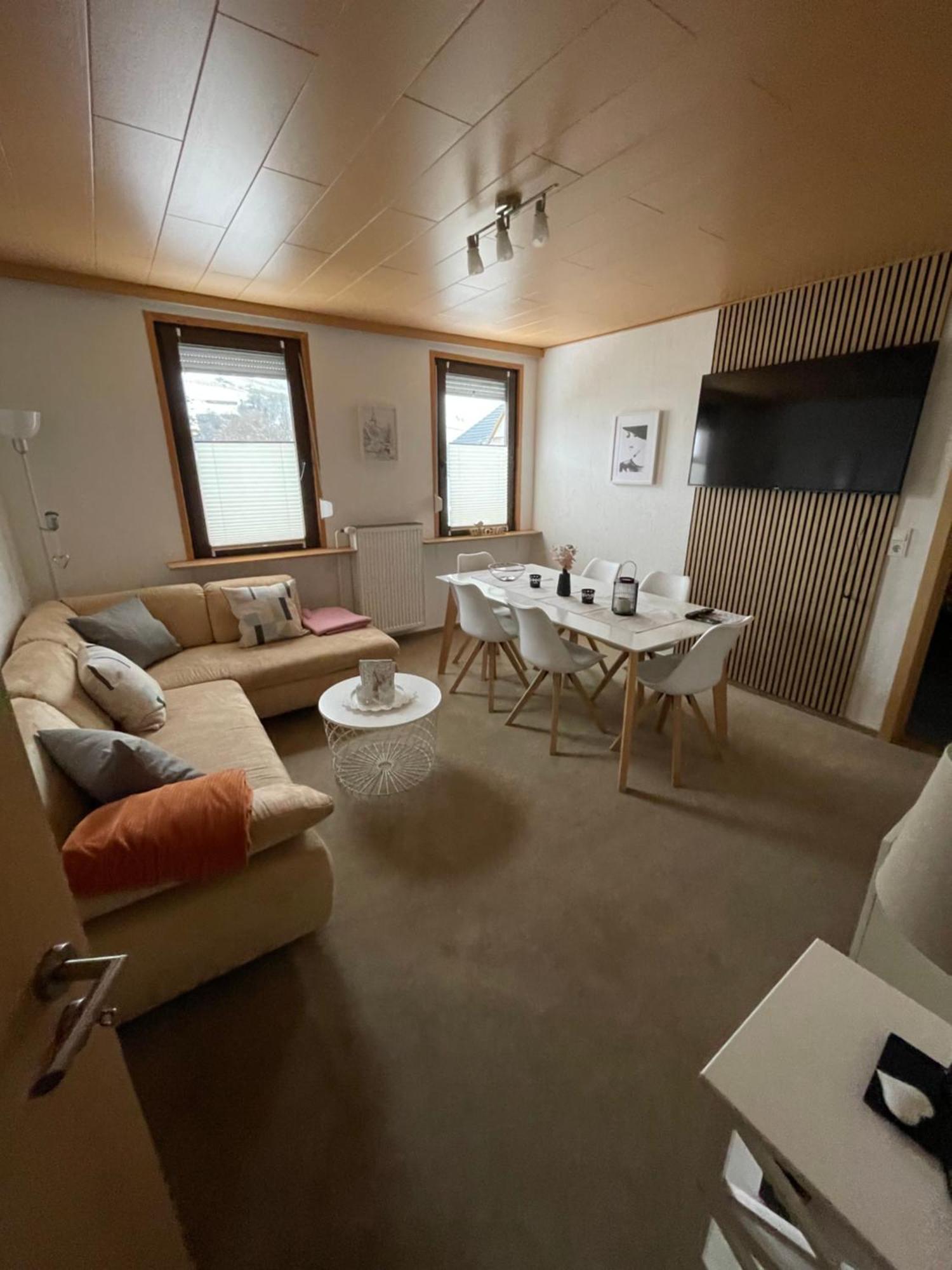 Burg  Ferienwohnung Metzen מראה חיצוני תמונה